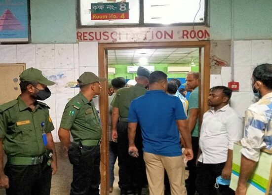 প্রায় এক ঘণ্টা ঢামেক হাসপাতালের জরুরি বিভাগের নিউরোসার্জারি চিকিৎসাসেবা বন্ধ ছিল।  