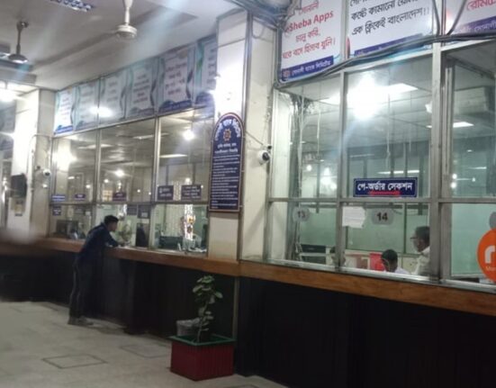 মঙ্গলবার ব্যাংক হলিডে, লেনদেন বন্ধ